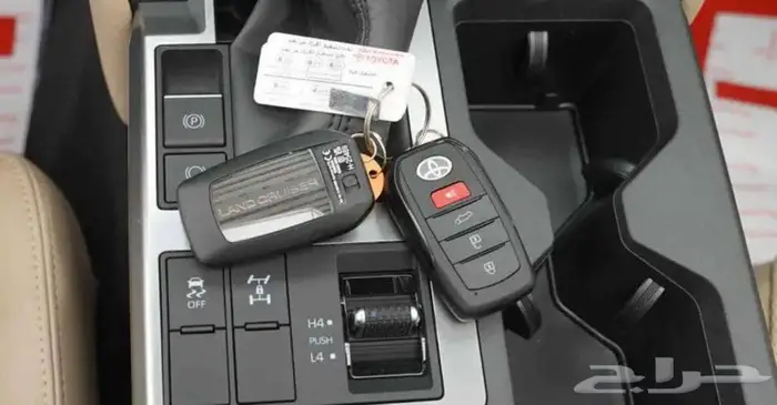 تويوتا برادو فل كامل VXL3 بنزين 2025 20