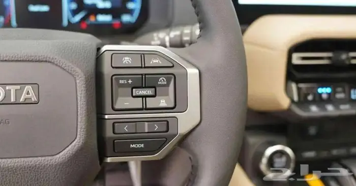 تويوتا برادو فل كامل VXL3 بنزين 2025 6