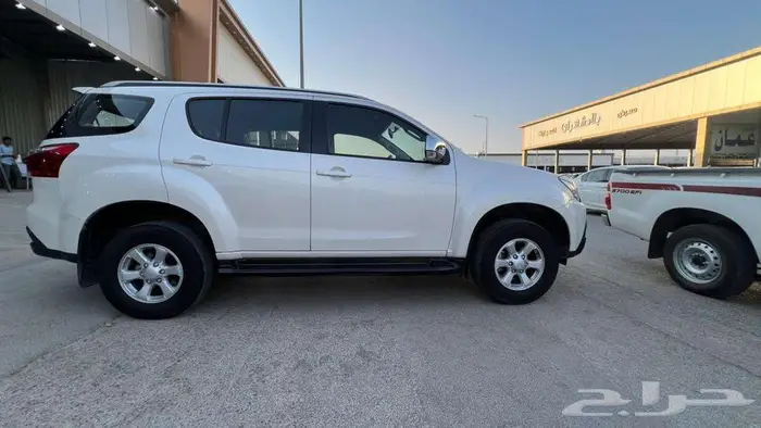 ايسوزو MUX موديل 2022- معرض خلف للسيارات 4