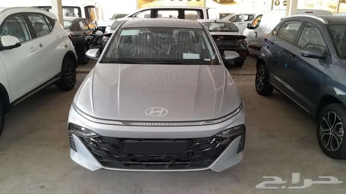 اكسنت فليت رمادي ابيض فضي 2026 0