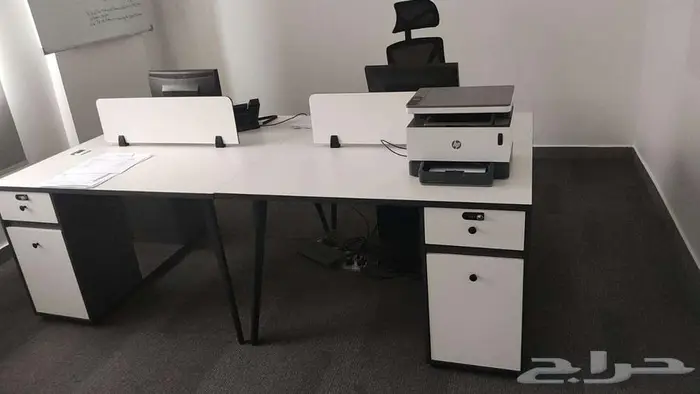 اثاث مكتبي شبه جديد 1