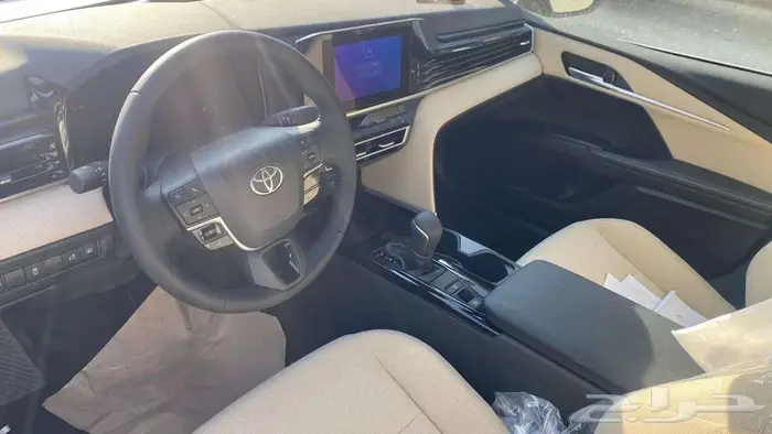 تويوتا كامري LE بنزين نص فل 2025 9