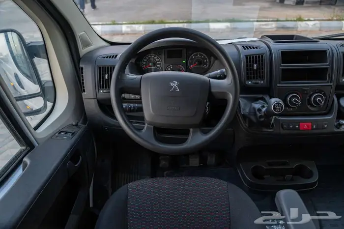 بيجو بوكسر للبضائع سقف عالي للأفراد والشركات 2025 4