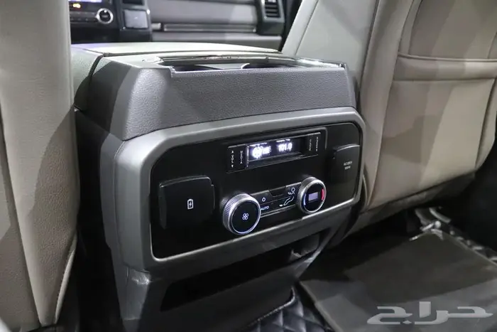 فورد اكسبديشن XLT فل كامل دبل 2020 19