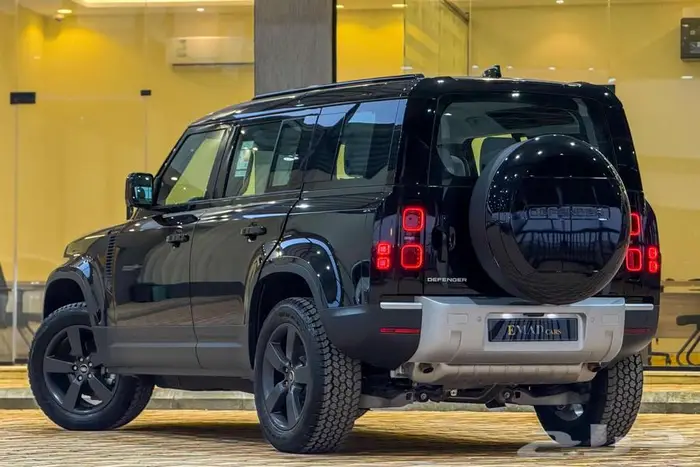 لاند روفر ديفندر S 110 2025 اسود خليجي 3