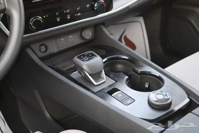 نيسان اكس تريل 5 ركاب استندر 2025 17