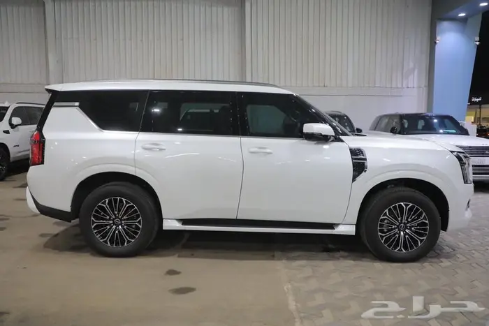 نيسان باترول فل كامل بلاتينيوم بانوراما جلد V6 موديل 2026 3