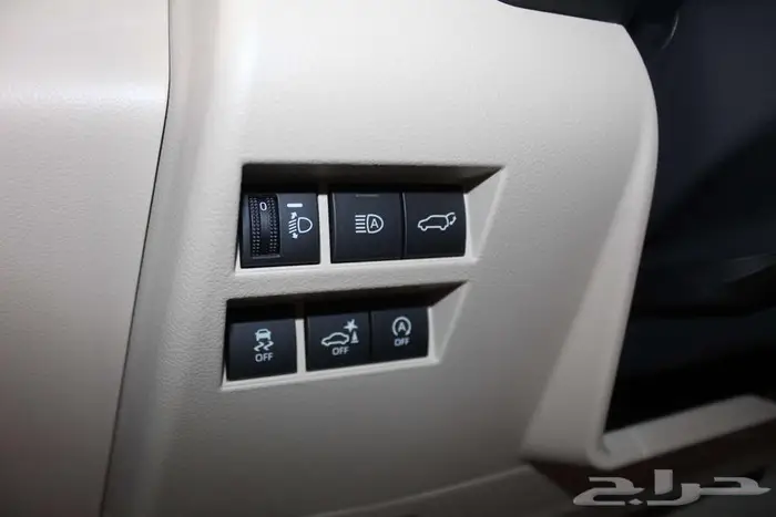 تويوتا لاندكروزر 3.5 GXR4 بنزين اتوماتيك 2026 16