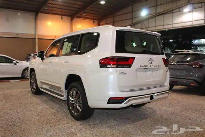 تويوتا لاندكروزر 3.5 GXR4 بنزين اتوماتيك 2026 4