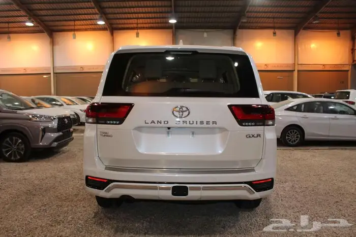 تويوتا لاندكروزر 3.5 GXR4 بنزين اتوماتيك 2026 5