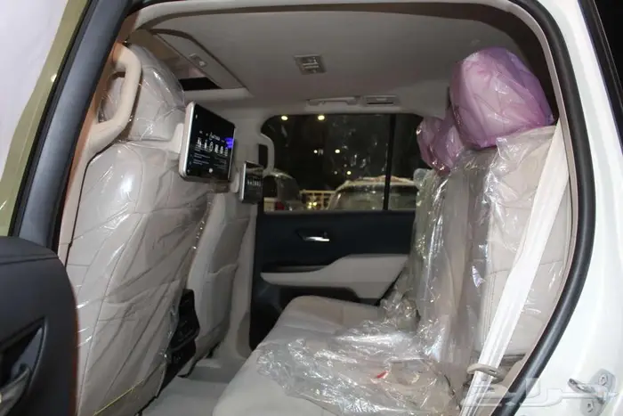 تويوتا لاندكروزر 3.5 GXR4 بنزين اتوماتيك 2026 10