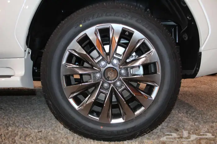 تويوتا لاندكروزر 3.5 GXR4 بنزين اتوماتيك 2026 18