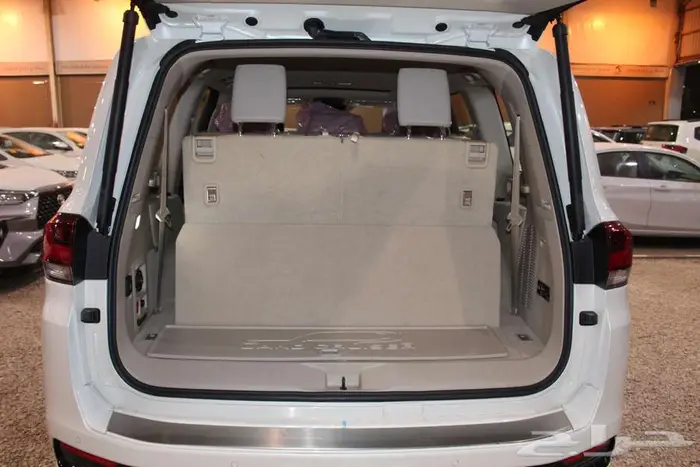 تويوتا لاندكروزر 3.5 GXR4 بنزين اتوماتيك 2026 6