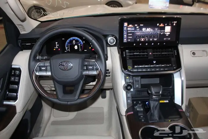 تويوتا لاندكروزر 3.5 GXR4 بنزين اتوماتيك 2026 13