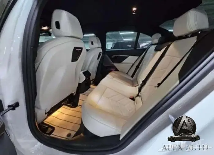 BMW 520i mkit الفئة الخامسة موديل 2025 15