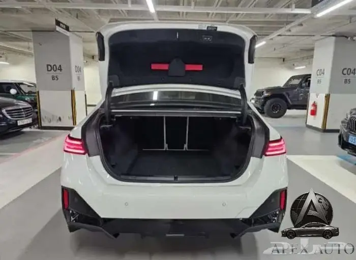 BMW 520i mkit الفئة الخامسة موديل 2025 19