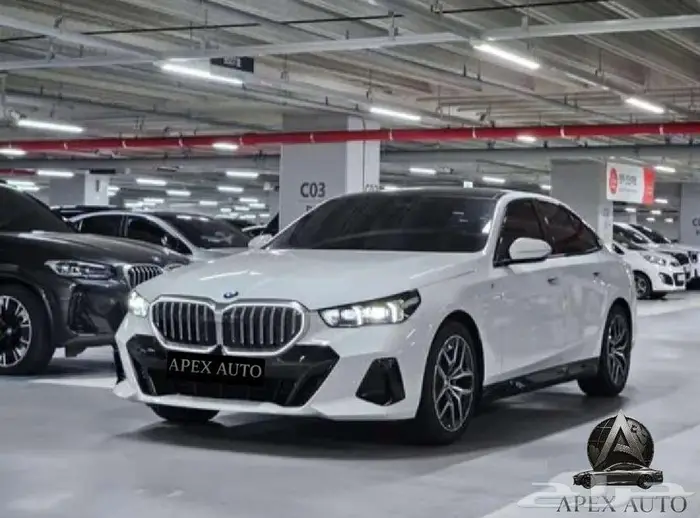 BMW 520i mkit الفئة الخامسة موديل 2025 1