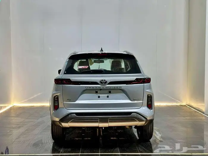 تويوتا اوربان كروزر GLX 2025 4