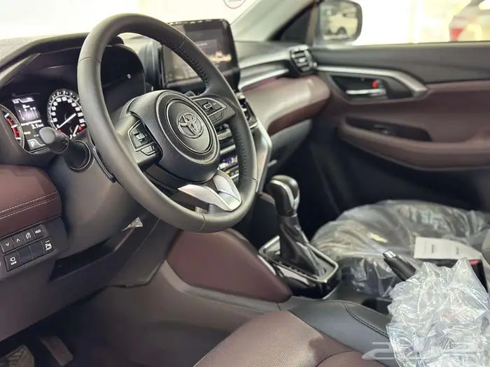 تويوتا اوربان كروزر GLX 2025 6