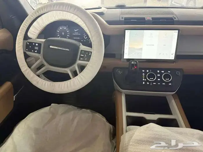 لاندروفر - ديفندر HSE V6 - موديل 2025 6