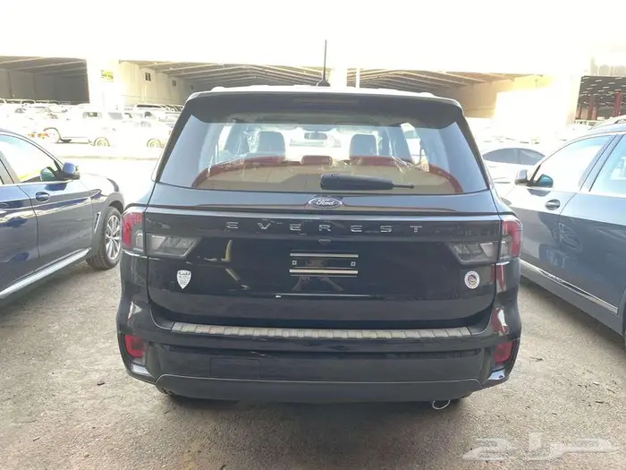 فورد ايفرست 2025 استاندر بنزين وارد سعودي مع تظليل مجاني 12