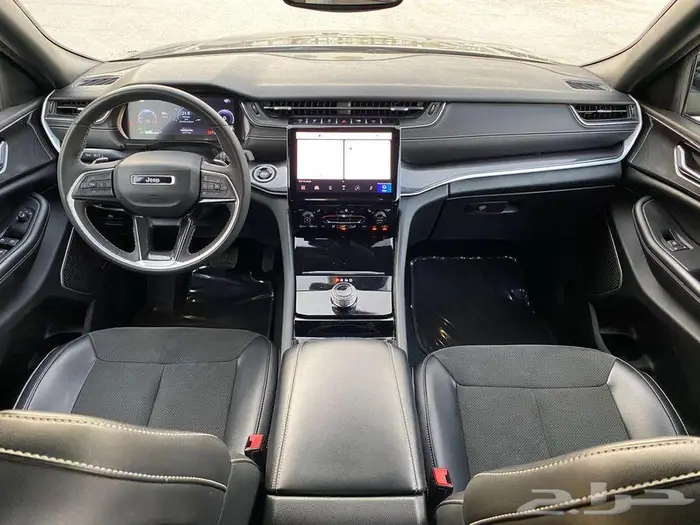 جيب جراند شيروكي لاتيتيود 2023 12