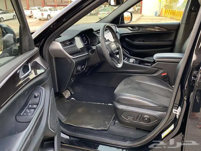 جيب جراند شيروكي لاتيتيود 2023 8