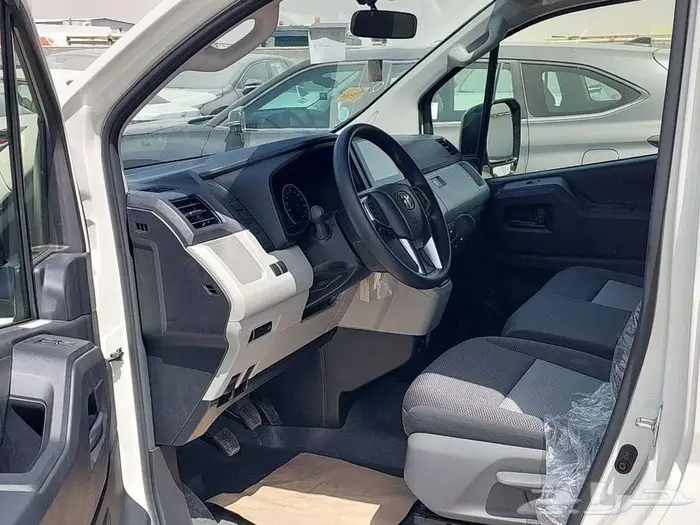 تويوتا هايس فان بضاعة ديزل سقف مرتفع جير عادى موديل 2025 3