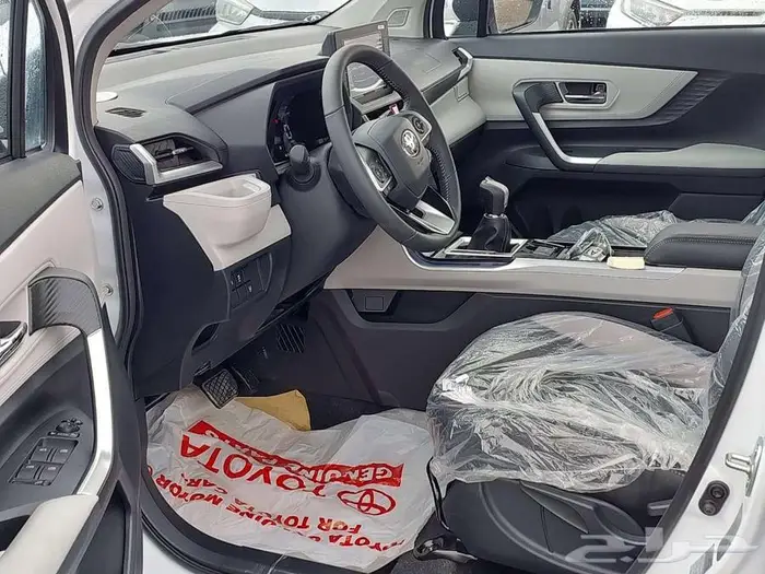 تويوتا فيلوز GLX موديل 2025 3