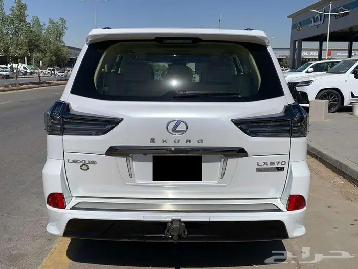 لكزس LX570 بلاك ايديشن موديل 2020 5