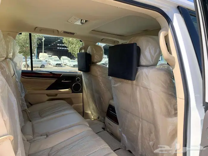 لكزس LX570 بلاك ايديشن موديل 2020 7