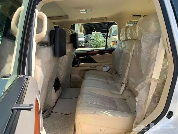 لكزس LX570 بلاك ايديشن موديل 2020 12