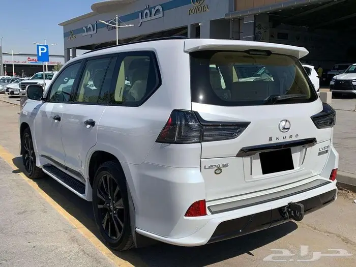 لكزس LX570 بلاك ايديشن موديل 2020 4