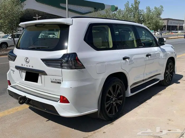 لكزس LX570 بلاك ايديشن موديل 2020 3