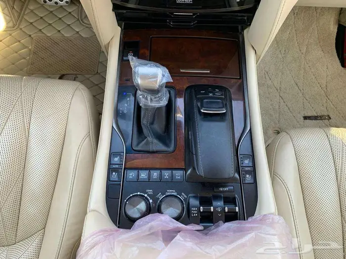 لكزس LX570 بلاك ايديشن موديل 2020 9