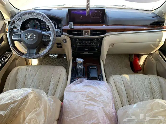 لكزس LX570 بلاك ايديشن موديل 2020 13