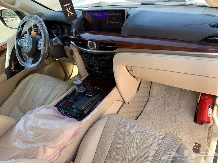 لكزس LX570 بلاك ايديشن موديل 2020 17