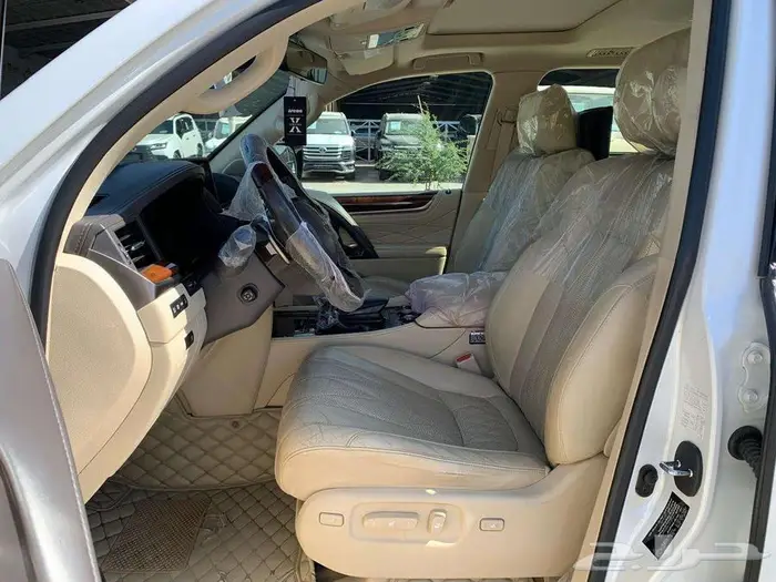 لكزس LX570 بلاك ايديشن موديل 2020 18