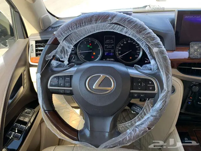 لكزس LX570 بلاك ايديشن موديل 2020 15