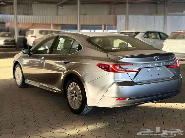 تويوتا كامري LE بنزين 2025 كاش وتمويل   ابيض رمادي اسود 7