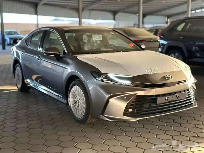 تويوتا كامري LE بنزين 2025 كاش وتمويل   ابيض رمادي اسود 6