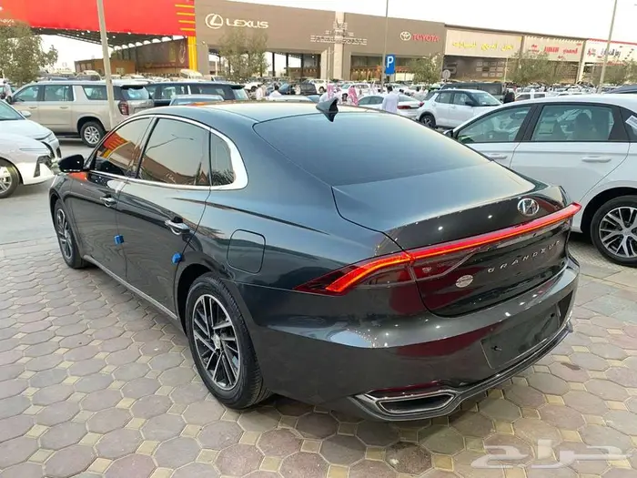 ازيرا 2022 مستورد بنزين شاشه كاميرا بصمه 4 سلندر 2.5 3