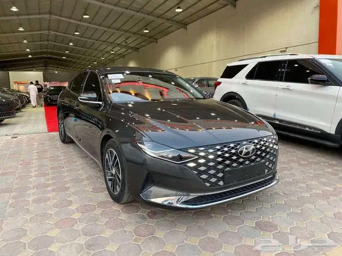 ازيرا 2022 مستورد بنزين شاشه كاميرا بصمه 4 سلندر 2.5 0