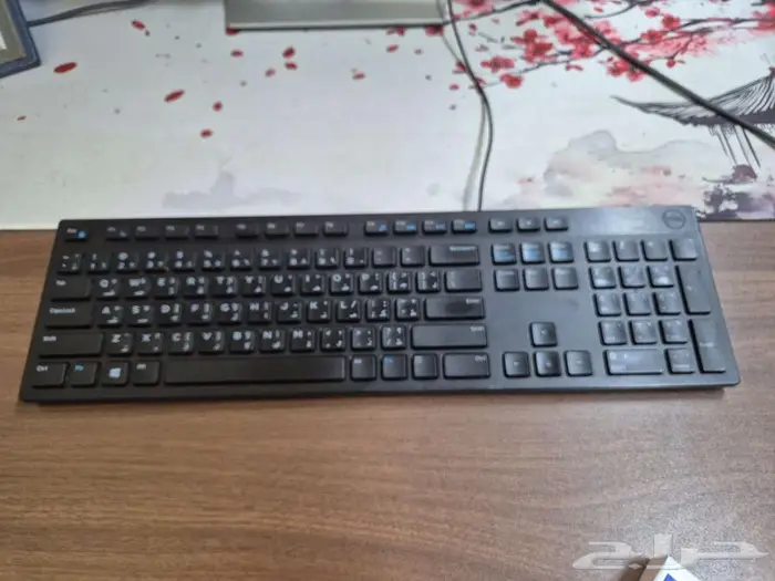 كمبيوتر مكتبي مع شاشة وكيبورد نوع ديل ماوس مايكروسوفت 4