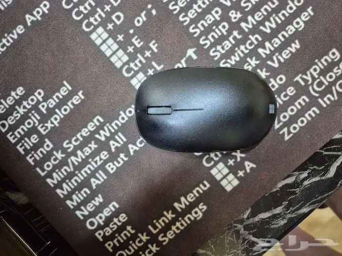 كمبيوتر مكتبي مع شاشة وكيبورد نوع ديل ماوس مايكروسوفت 8