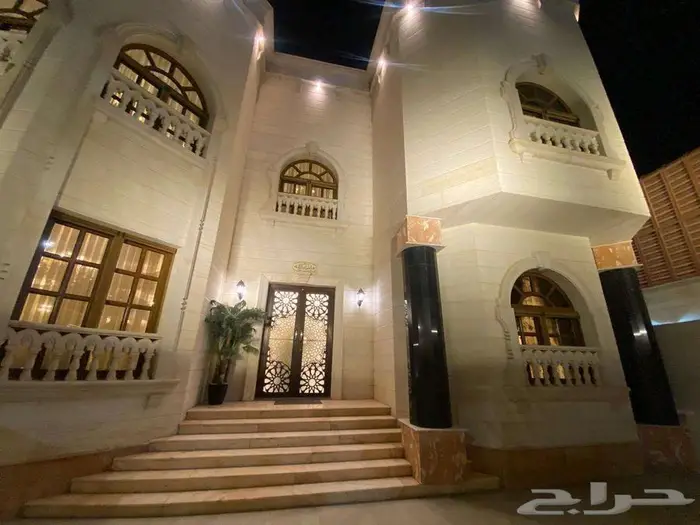 فيلا فاخره للبيع - حي جشم 8