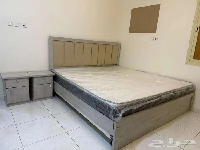 غرفة نوم كالجديدة للبيع مع المرتبة 0