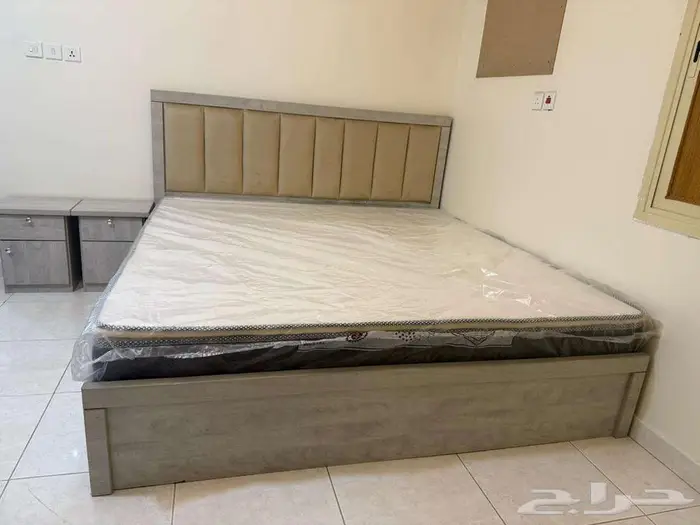 غرفة نوم كالجديدة للبيع مع المرتبة 1