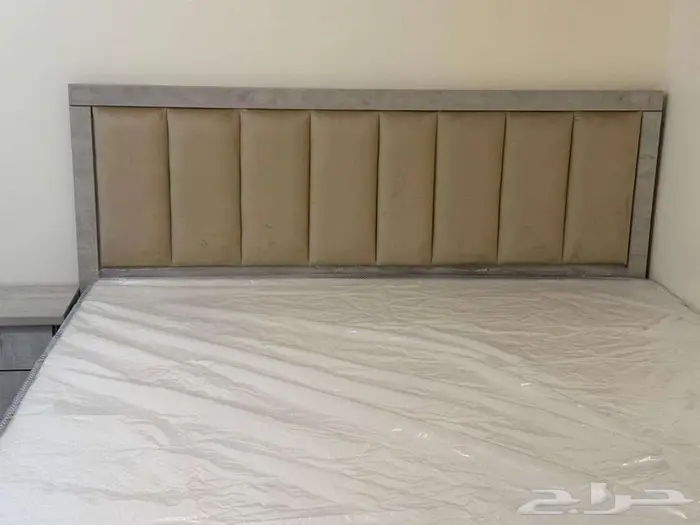 غرفة نوم كالجديدة للبيع مع المرتبة 6