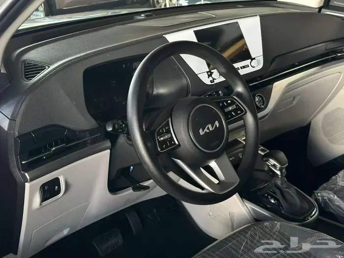 كيا كارينز ستاندر 2025 10